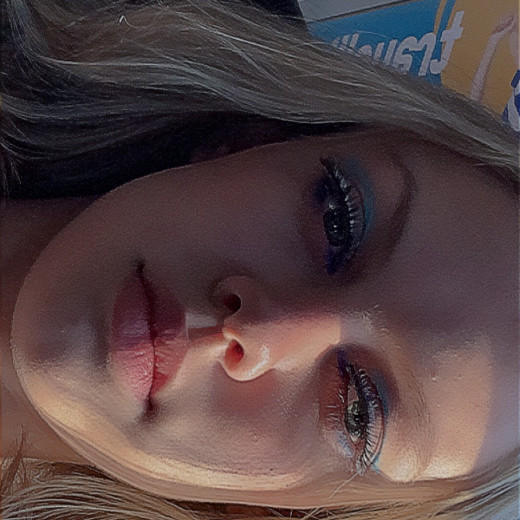 Creative eyeliner look